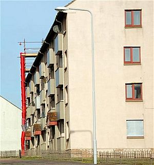 Flats at Abbeyview - geograph.org.uk - 861595