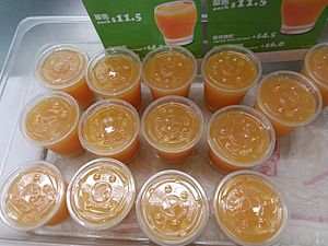 HK 香港理工大學 PolyU 紅磡 Hung Hom student canteen iced orange juice plastic cups May 2019 SSG 04.jpg