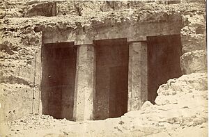 Miscellanea, Beni Hasan, Necropoli rupestre, 1870-1888, photo 3 of 4 - Archivio fotografico Museo Egizio, Turin INV27 008