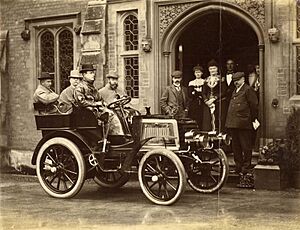 Panhard & Levassor autocar, C S Rolls driver and George V