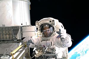 STS-119 EVA1 Arnold01