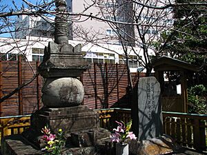 Saigo-no-Tsubone-grave