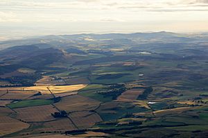 Sidlaw Hills from the air geograph-3606031-by-Mike-Pennington