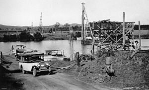 StateLibQld 1 132332 Bridge construction on the Logan River, 1930