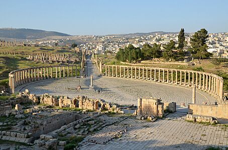 The Oval Plaza, built in the beginning of the 2nd century AD to connect the Cardo with the Sanctuary of Zeus, Gerasa, Jordan (33601218974)