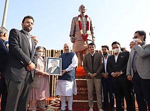 The Union Home Minister, Shri Amit Shah unveils a statue of Shri Arun Jaitley at New Delhi’s Arun Jaitley Stadium on December 28, 2020 (2)