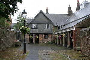 Totnes Guildhall - geograph.org.uk - 922391