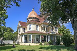 Trout House Honey Grove (1 of 1)