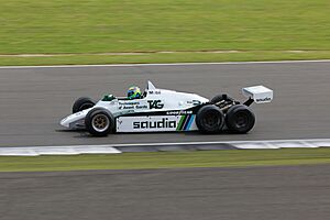 Williams FW08B (34937916101).jpg