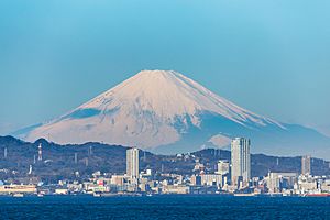 Yokosuka Japan and Mt. Fuji (横須賀と富士山の景)