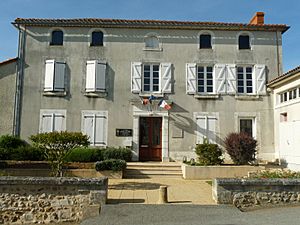 Yvracm mairie