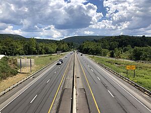 2022-08-15 14 15 41 View east along Interstate 80 (Keystone Shortway) from the overpass for the ramp to Pennsylvania State Route 611 in Delaware Water Gap, Monroe County, Pennsylvania