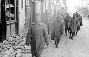 Bundesarchiv Bild 101I-163-0318-09, Griechenland, griechische Soldaten in Ortschaft