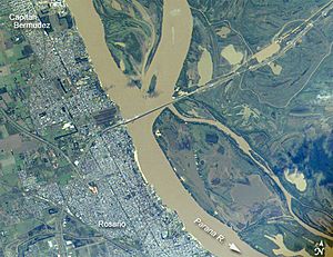 satellite view of Capitán Bermúdez (north), Rosario and the Paraná River