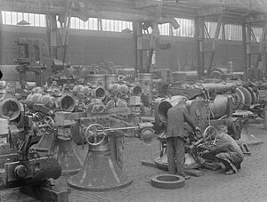Coventry Ordnance Works gun mountings WWI IWM Q 30133