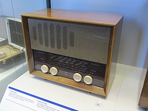 Ferranti Model 255 vacuum tube radio, 1956 (24826639262)