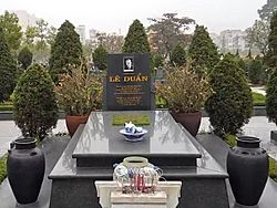 Le Duan's grave