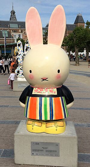 MIffy Art Parade (31953278522) (cropped)