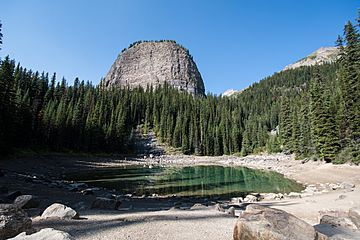 Mirror Lake with Big Beehive - Banff (33183188493).jpg