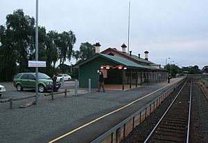 Murchison East passenger shelter