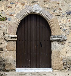 Puerta lateral Iglesia Parroquial de Trujillanos (Badajoz).jpg
