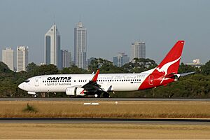 Qantas Boeing 737-800 PER Monty-1