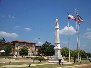 Rankin County Courthouse and Rankin County Confederate Monument