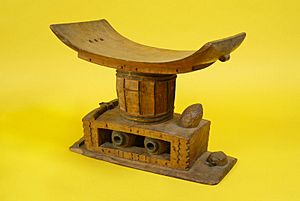 The Childrens Museum of Indianapolis - Queen Mothers stool