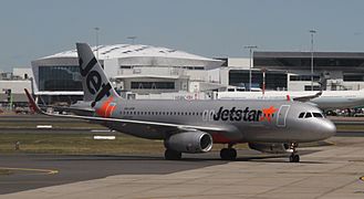 VH-VFN Jetstar Airways Airbus A320-232(WL) (30782184845)