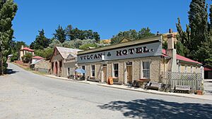 Vulcan Hotel towards Public Hall and Post Office