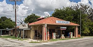 Old gas station in Waring