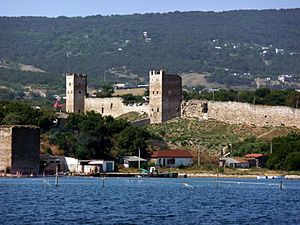 Генуєзская крепость XIV ст., вид с Феодосийской бухты (3)