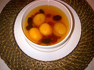 Apricot, plum and raisin hoşaf