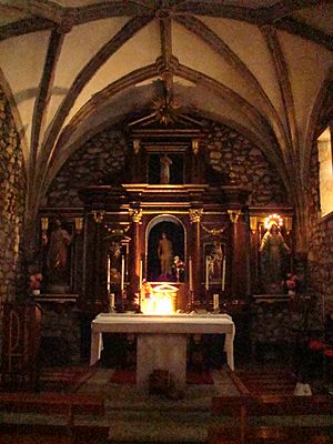 Cantabria Garabandal iglesia interior lou