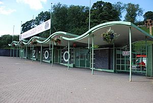 Dudley Zoo entrance, pic 2, England.jpg