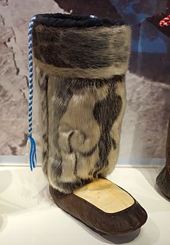 Inuit boot, Iglulingmiut, 1987 - Bata Shoe Museum - DSC00416