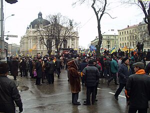 Lviv street scene 20041126