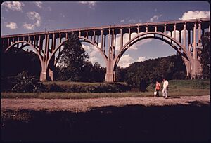 OHIO HIGHWAY 82 BRIDGE SPANS THE CUYAHOGA VALLEY AND THE OHIO-ERIE CANAL BEYOND THE WALKERS, NEAR CLEVELAND, OHIO.... - NARA - 557969