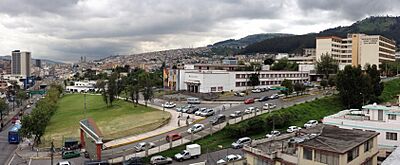 Universidad Central del Ecuador - Entrada norte (8471769970)