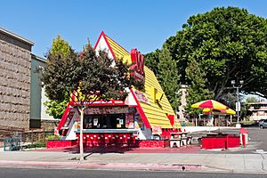 Wienerschnitzel Hot Dogs in Whittier, California.jpg