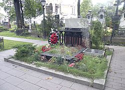 Надгробие Галины Старовойтовой