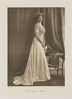 Doreen Maud Hope née Milner, Marchioness of Linlithgow, National Portrait Gallery, Creative Commons License