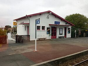 Gare de La Hume bâtiment voyageur coté voies par mon.nini