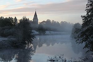 Hamneda kyrka och Lagan