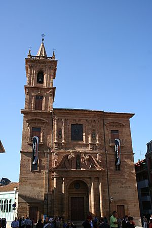 Iglesia de San Isidoro (Oviedo).jpg