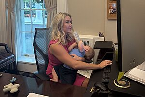 Karoline Leavitt feeding baby while working (cropped 2)