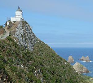 Nugget Point lighthouse cropped.jpg