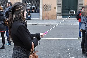 Selfie Stick in Rom (16454073048)