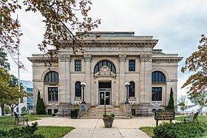 Taunton Public Library front view 2015