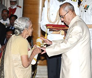 The President, Shri Pranab Mukherjee presenting the Padma Vibhushan Award to Dr. V. Shanta, at a Civil Investiture Ceremony, at Rashtrapati Bhavan, in New Delhi on April 12, 2016.jpg